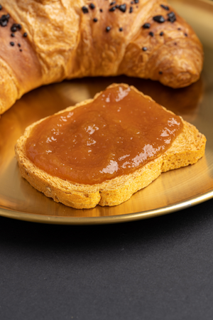 Marmellata extra di pesche con vino rosso